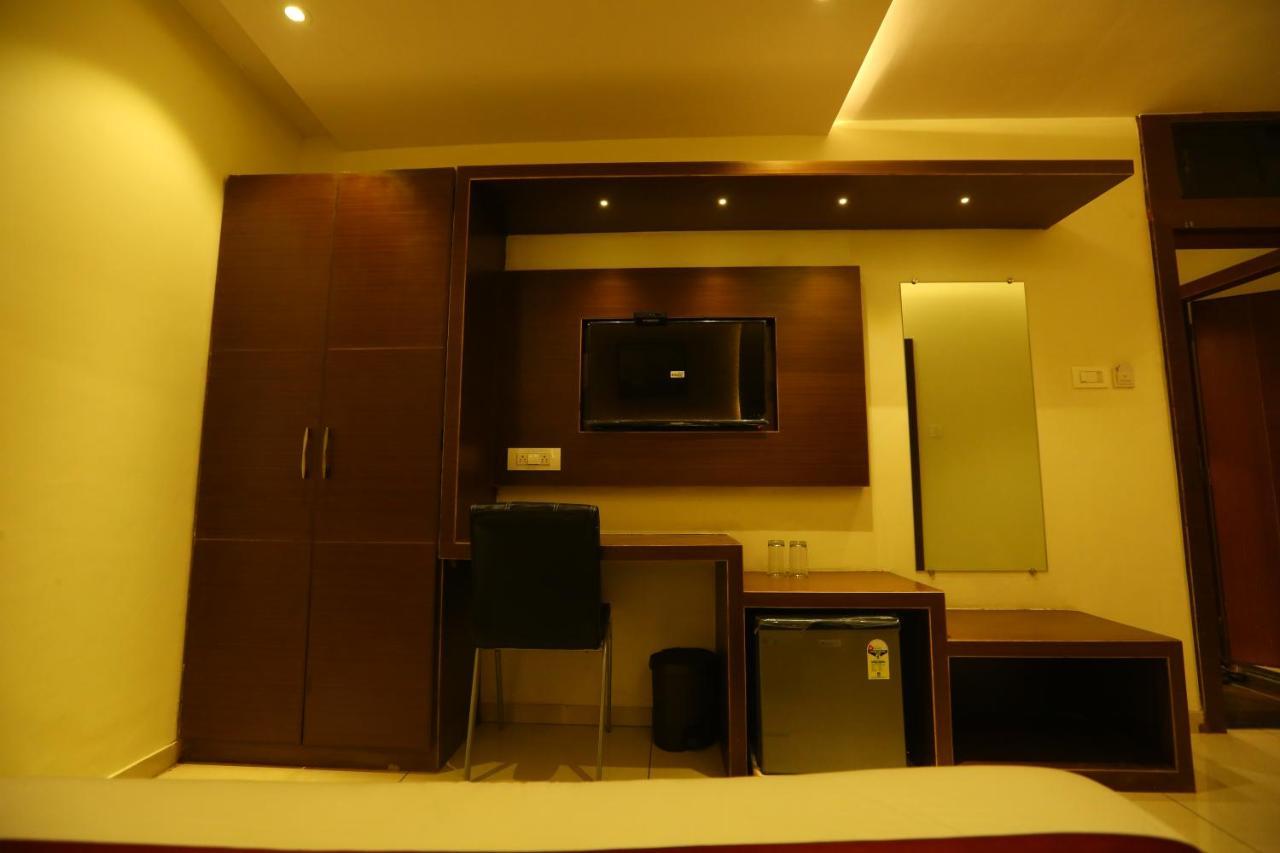 Hotel Hindustan Residency 塞恩 外观 照片